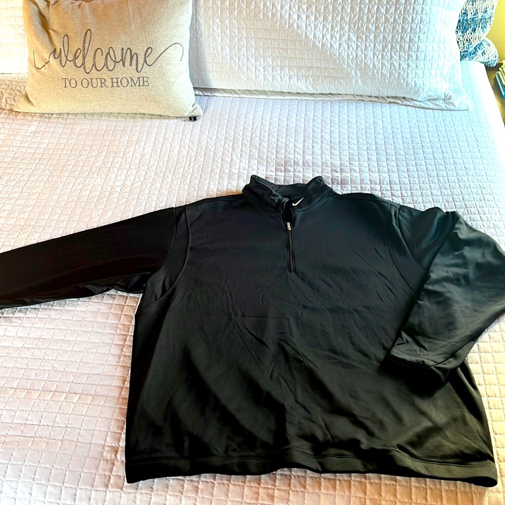 Men’s black Nike XL golf Therma-Fit pullover